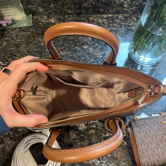 Michael Kors Set - Picture 3 of 9